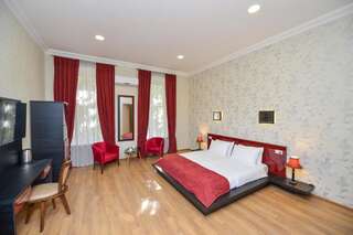 Отель Hotel Giardino di Rose Тбилиси Двухместный номер с двуспальной кроватью и дополнительной кроватью-1
