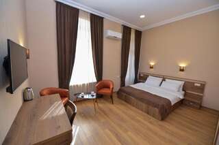 Отель Hotel Giardino di Rose Тбилиси Двухместный номер с 1 кроватью или 2 отдельными кроватями и дополнительной кроватью-1